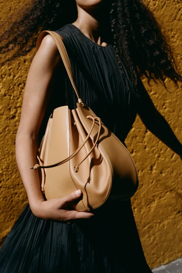 Shaped Like A Flower Bud, Mansur Gavriel's New Bag Is A Blooming Beauty -  BAGAHOLICBOY