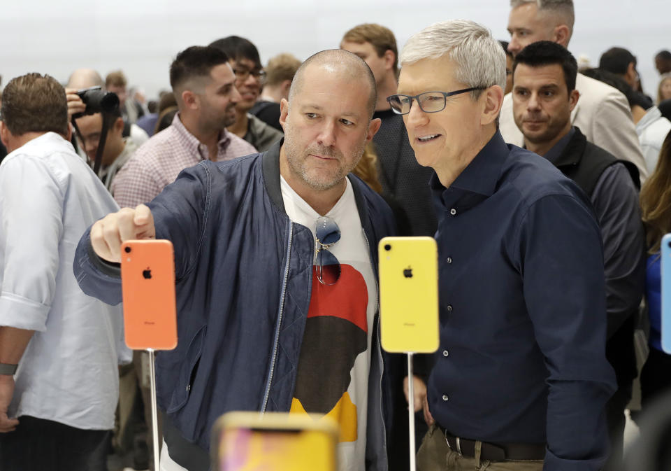 Alle Augen auf das bunte iPhone XR: Das neue LCD-iPhone könnte Apples neuer Bestseller werden (Foto: AP)
