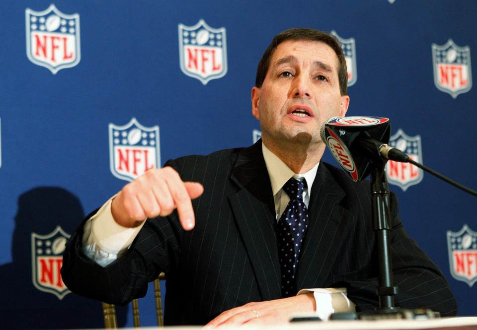 NEW ORLEANS, LA - MARCH 21:  NFL executive Vice President Jeff Pash address the media during the NFLAnnual Owners Meetings at the Roosevelt Hotel on March 21, 2011 in New Orleans, Louisiana. Despite a NFL Owners imposed lockout in effect since March 12, the league is conducting it's annual owner meeting in New Orleans. (Photo by Sean Gardner/Getty Images)