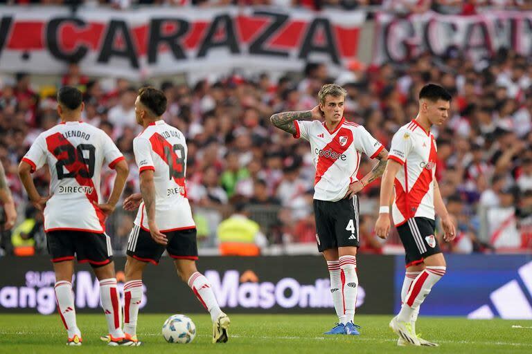 Aliendro y Fonseca, dos de las alternativas que cuenta Demichelis para armar el doble 5 de River; el DT todavía no pudo encontrar la mejor fórmula tras las partidas de Enzo Pérez y Nicolás De la Cruz