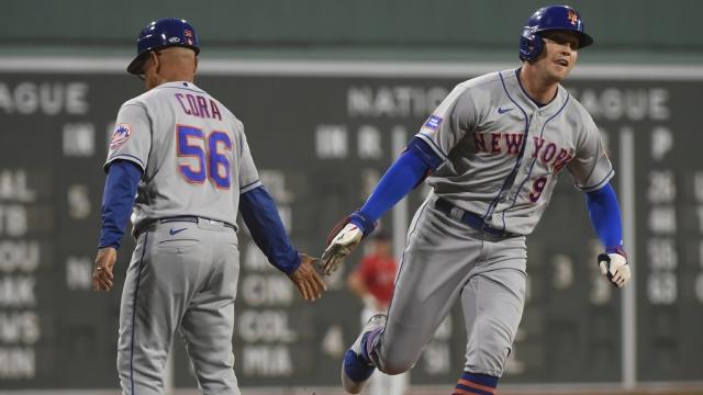 Joey Cora - 3rd base coach NY Mets - NY Mets