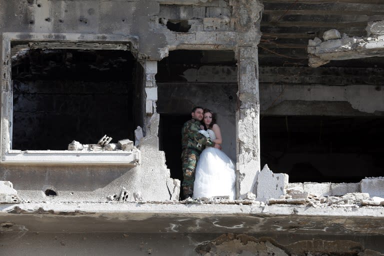 Mitten im zerbombten Syrien: Die ungewöhnlichsten Hochzeitsfotos aller Zeiten?