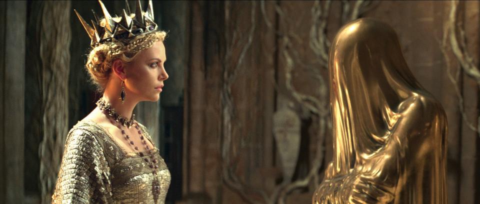 SNOW WHITE AND THE HUNTSMAN, Charlize Theron, 2012. ph: The Mill/©Universal Pictures/courtesy Everett Collection