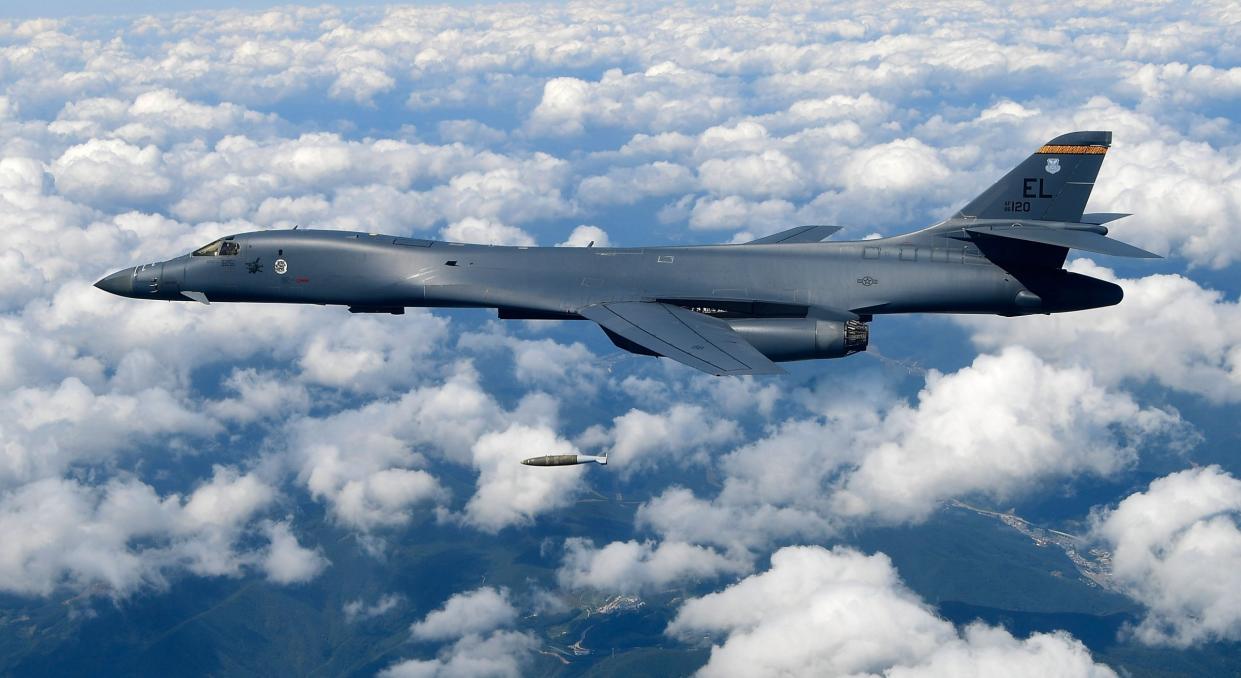 US B1-B bomb over Korea