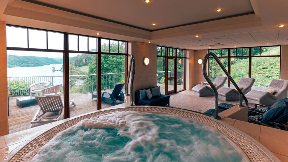 Pitch up in a hot tub and watch the world go by at Lake Vyrnwy (Lake Vyrnwy Hotel & Spa)