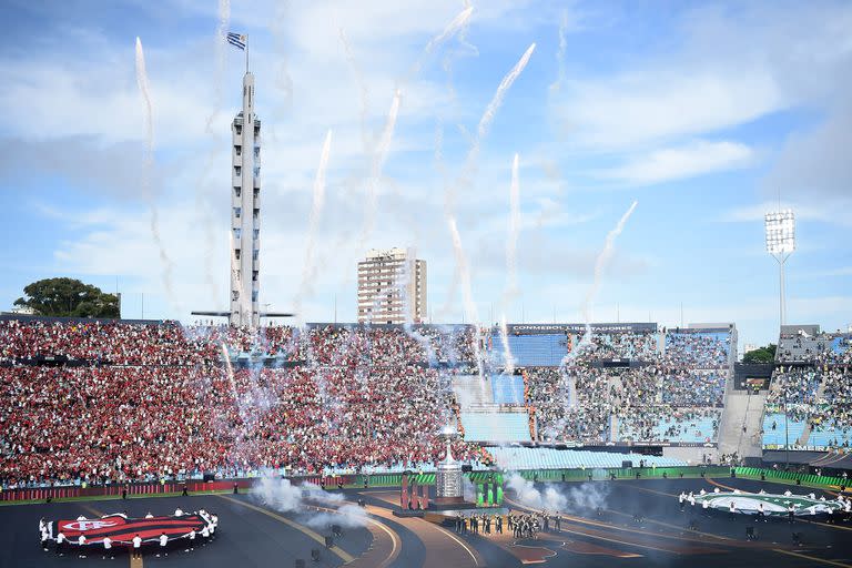 El estadio Centenario recibirá uno de los cotejos inaugurales del Mundial 2030; aquí, un impactante panorama previo a la final de la Copa Libertadores 2021 entre Flamengo y Palmeiras