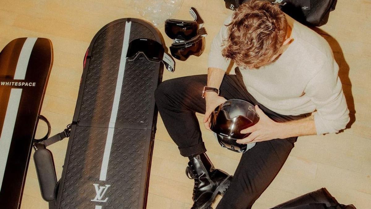 Shaun white x Louis Vuitton by Virgil Abloh snowboard trunk at Beijing  olympics : r/Fashiondemiks