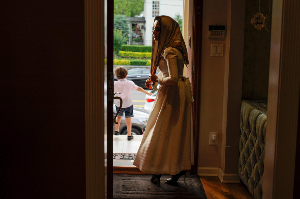 Yemeni-American Muslim Yusra Udayni prepares to leave her home to take part in Eid al-Fitr Islamic prayers in Brooklyn, New York, U.S., June 25, 2017.&nbsp;