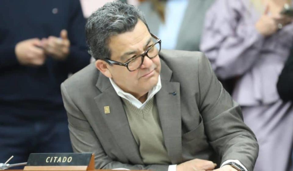 Jaime Dussán, presidente de Colpensiones, durante un debate de la reforma pensional en el Congreso de Colombia