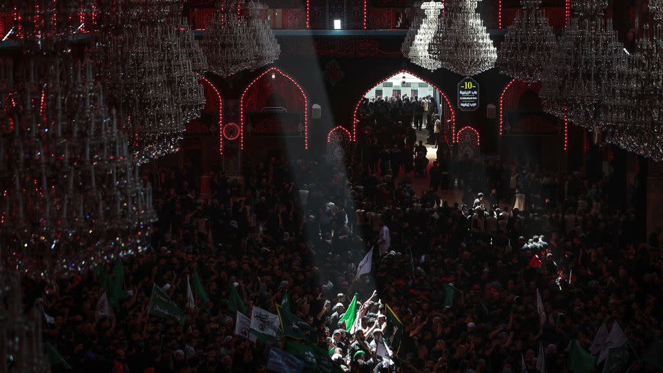 Shiites commemorate Ashura at the shrine of Imam Hussein in Karbala, Iraq. - Ameer Al-Mohammedawi/picture alliance/dpa/Getty Images