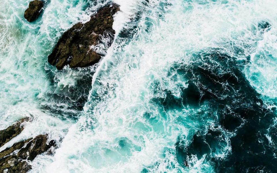 Waves crashing at La Jolla. | Misha Gravenor