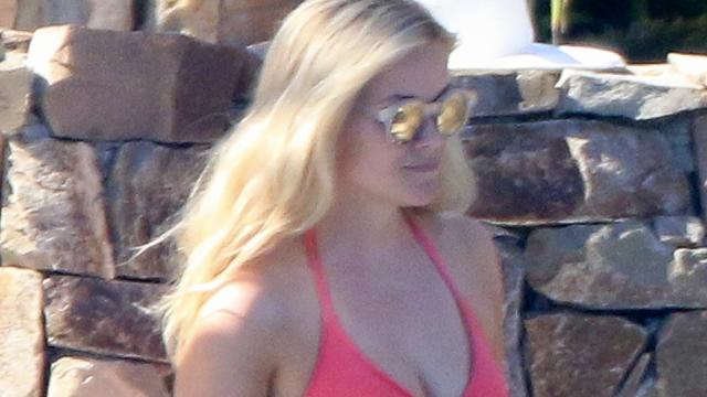 Reese Witherspoon sizzles in a white swimsuit on Mexican vacation