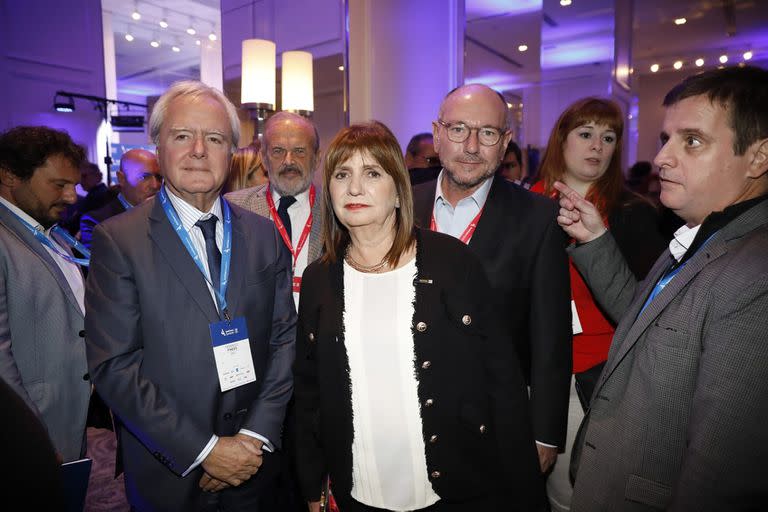 Patricia Bullrich y Federico Pinedo, en un evento de la Amcham