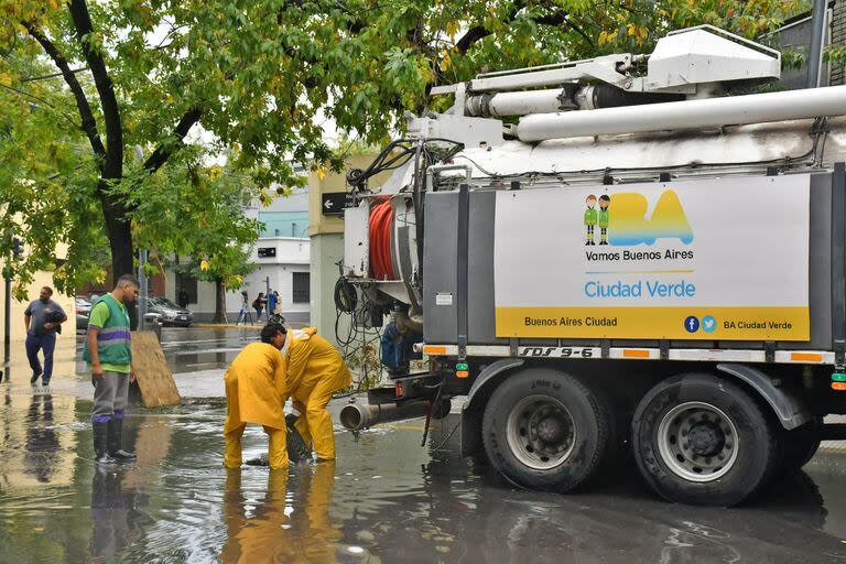 Hay más de 500 operarios del Gobierno de la Ciudad desplegados en el operativo