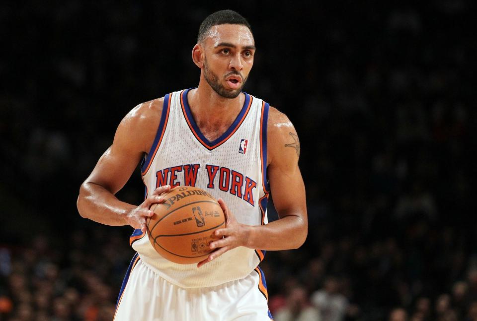 Jared Jeffries, seen here with the Knicks in 2012, won a new car and got to celebrate with Drew Carey on 