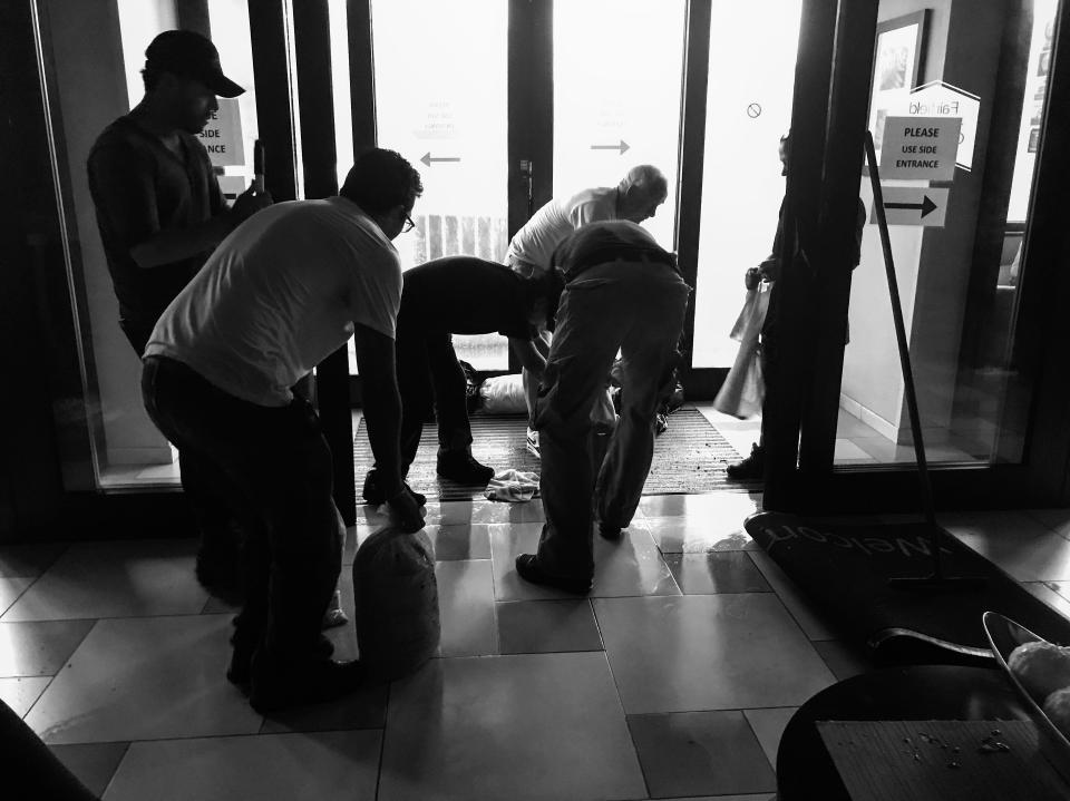 <p>Hotel employees and guests scrambled to place sandbags at the front door after heavy rain from Hurricane Irma caused local flooding (Photo: Holly Bailey/Yahoo News) </p>