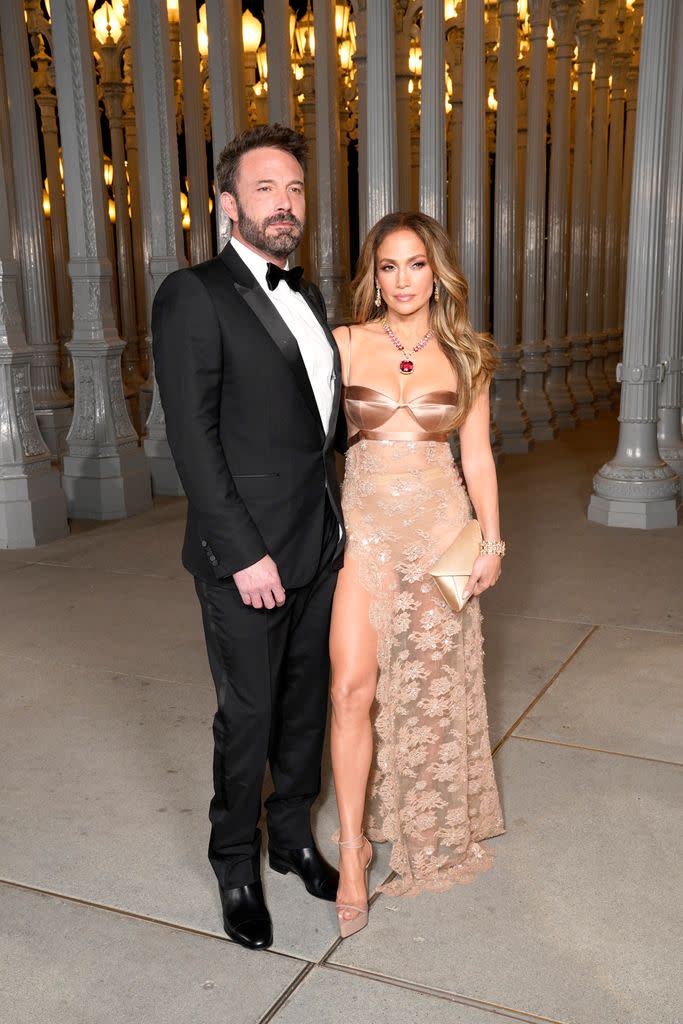 Ben Affleck y Jennifer Lopez en la fiesta LACMA Art+Film Gala en Los Ángeles el 4 de noviembre de 2023