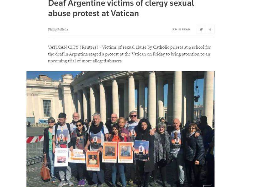 抗議人士希望大眾關注阿根廷教會學校神父性侵聾人學童案件。 （圖／Reuters）