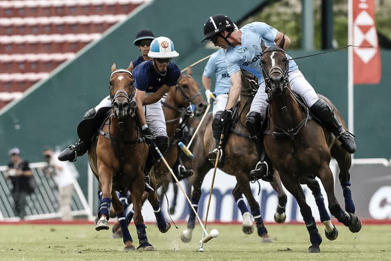 Cosa de jóvenes: Tomás Panelo por delante de Poroto Cambiaso; La Dolfina se adueñó de un duelo deslucido frente a Cría La Dolfina, por el Campeonato Argentino Abierto.