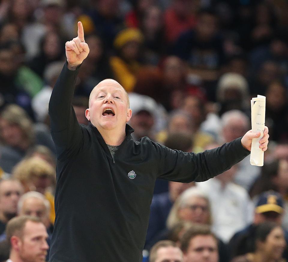 Kent State men's basketball coach Rob Senderoff gestures to his team during their win over Toledo in the MAC championship game Saturday, March 11, 2023 in Cleveland.