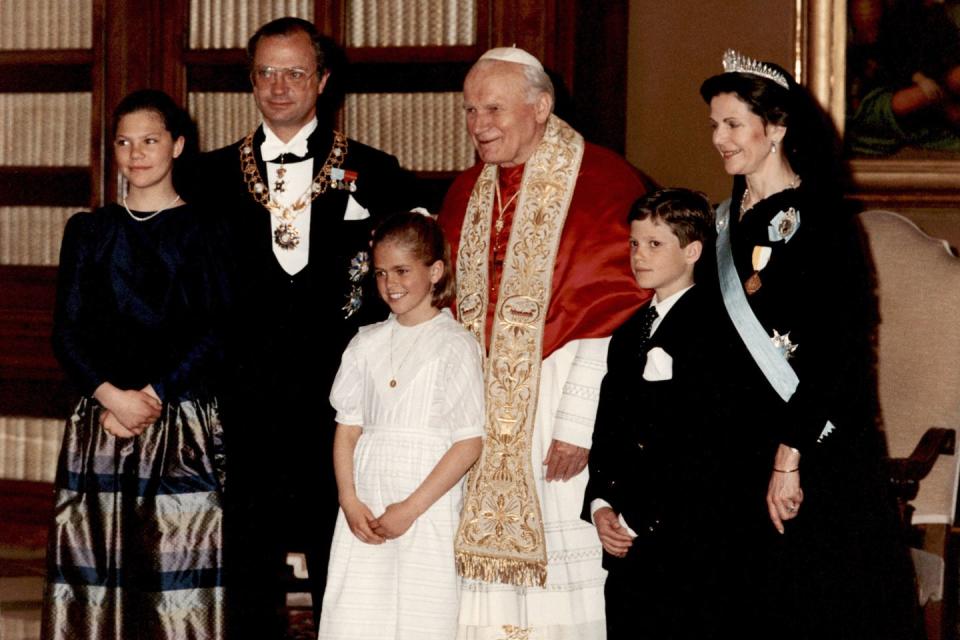 <p>Madeleine and her family had a private audience with Pope John Paul II in Vatican City back in 1991. </p>