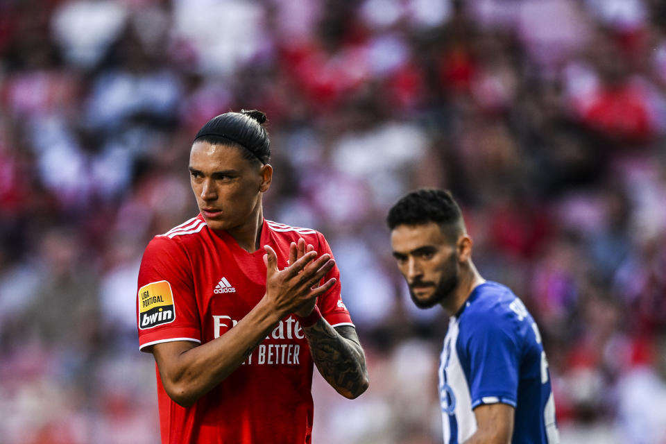 Benfica's Uruguayan forward Darwin Nunez (L) reacts during the Portuguese League football between SL Benfica and FC Porto at the Luz stadium in Lisbon on May 7, 2022. (Photo by PATRICIA DE MELO MOREIRA / AFP) (Photo by PATRICIA DE MELO MOREIRA/AFP via Getty Images)