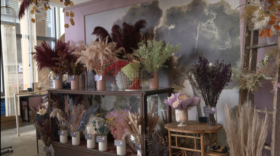 Dried flowers at She Loves Me in Washington, D.C. Owner Holley Simmons said the preserved blooms are growing in popularity. / Credit: Sarah Ewall-Wice / CBS News