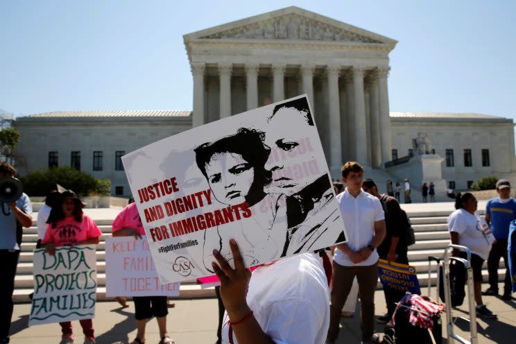 Demonstrators from the immigrant advocacy group CASA march in hopes of a Supreme Court ruling in their favor, June 20, 2016. (Jonathan Ernst/Reuters)