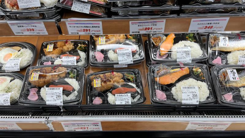 日本超市熟食區的便當驚呆眾人。（圖／翻攝自PTT）