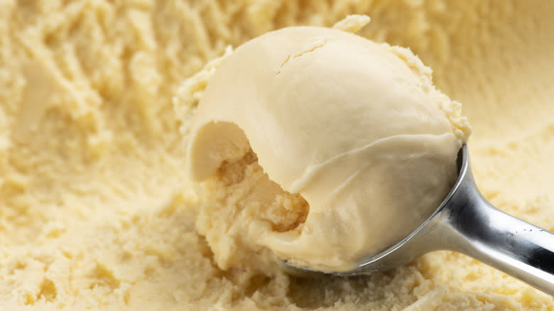 Vanilla ice cream with scoop