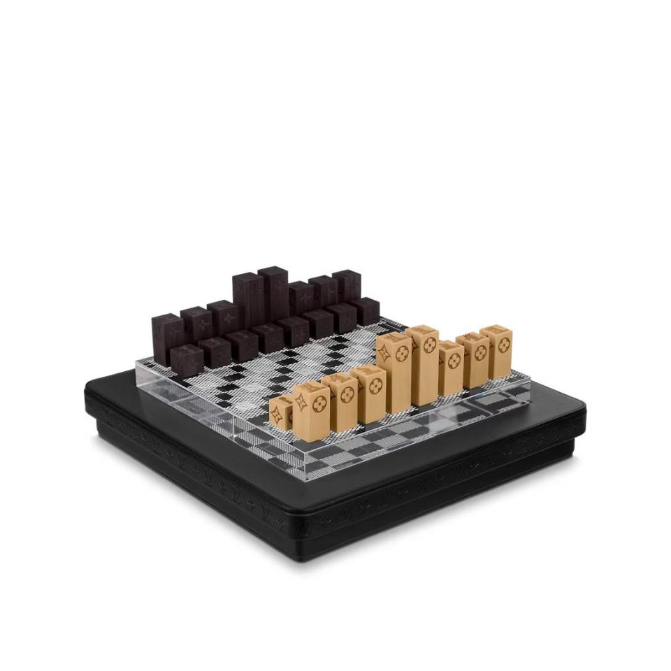 Louis Vuitton Chess Game西洋棋組，NT$145,000圖片來源：Louis Vuitton官網