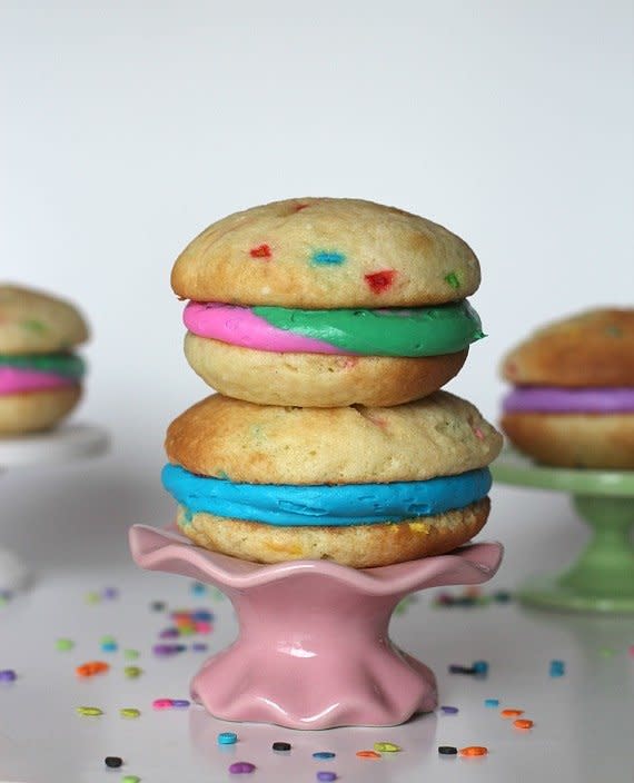 <strong>Get the <a href="http://cookiesandcups.com/funfetti-whoopie-pies/" target="_blank">Funfetti Whoopie Pies with Frosting recipe</a> by Cookies and Cups</strong>