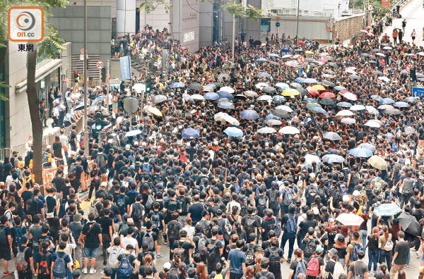 警總被圍<br>警察總部被示威者重重包圍。（何天成攝）