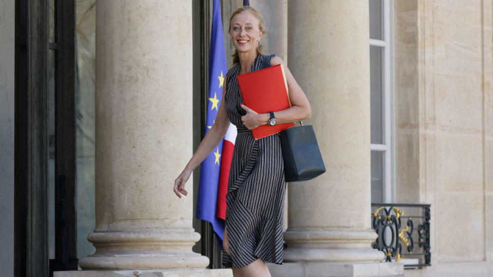 French Secretary of State for Childhood Charlotte Caubel arrives at a cabinet meeting held after a cabinet reshuffle at The Elysee Presidential Palace in Paris on July 4, 2022. - French President reshuffled his government in search of a fresh start for his second term, dogged by his failure to win a parliamentary majority last month. (Photo by Ludovic MARIN / AFP)