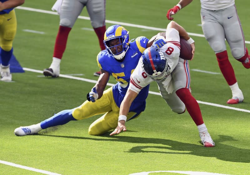 Rams outside linebacker Leonard Floyd brings down Giants quarterback Daniel Jones on Oct. 4, 2020.