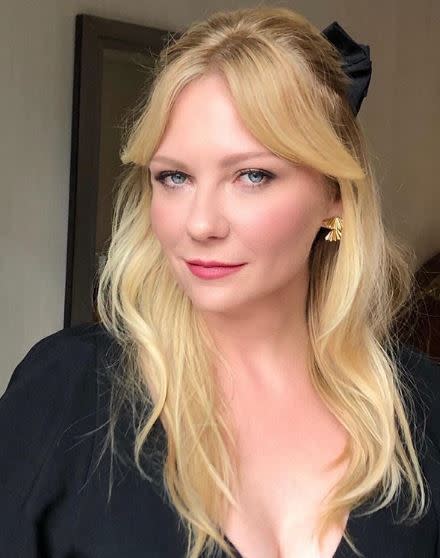 Kirsten Dunst et sa large frange rideau