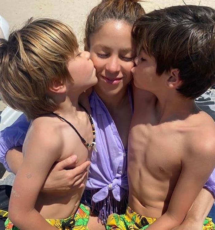 Shakira con sus hijos 