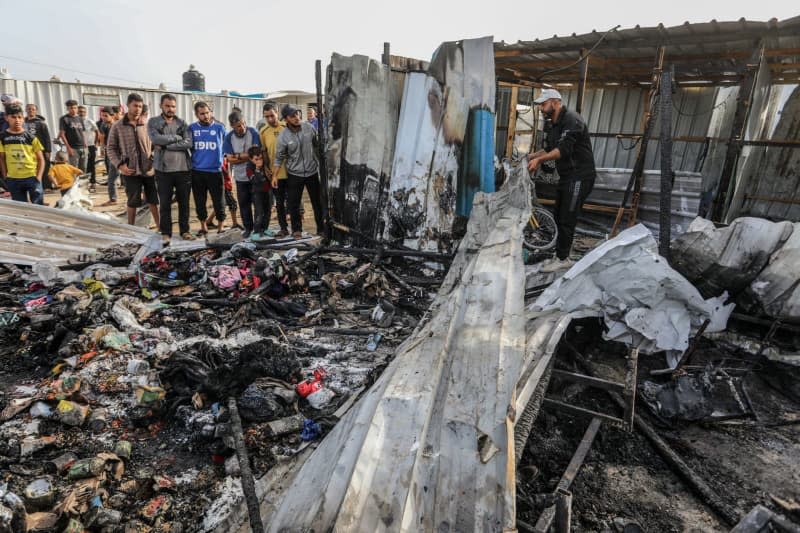 Palestinians inspect their destroyed tents after an Israeli air strike, which resulted in numerous deaths and injuries, in the Al-Mawasi area, which was bombed with a number of missiles on the tents of displaced people west of the city of Rafah in the southern Gaza Strip. Abed Rahim Khatib/dpa