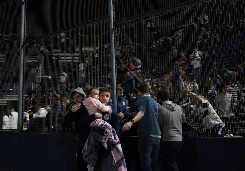 Argentinian league match suspended due to incidents outside the stadium