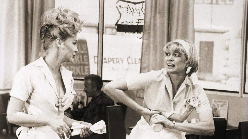 diane ladd and ellen burstyn acting together in a scene