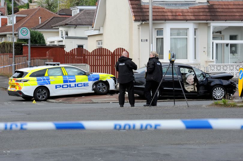 Police on Glasgow Road, Paisley