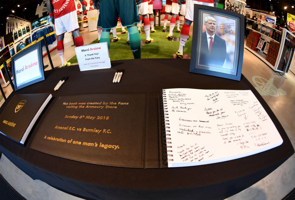 Arsenal fans wrote messages to Arsene Wenger in a commemorative book. (Getty)