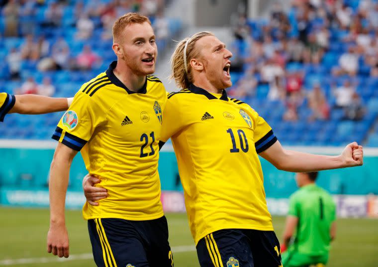 瑞典福斯貝里(右)個人獨進2球。摘自官方推特