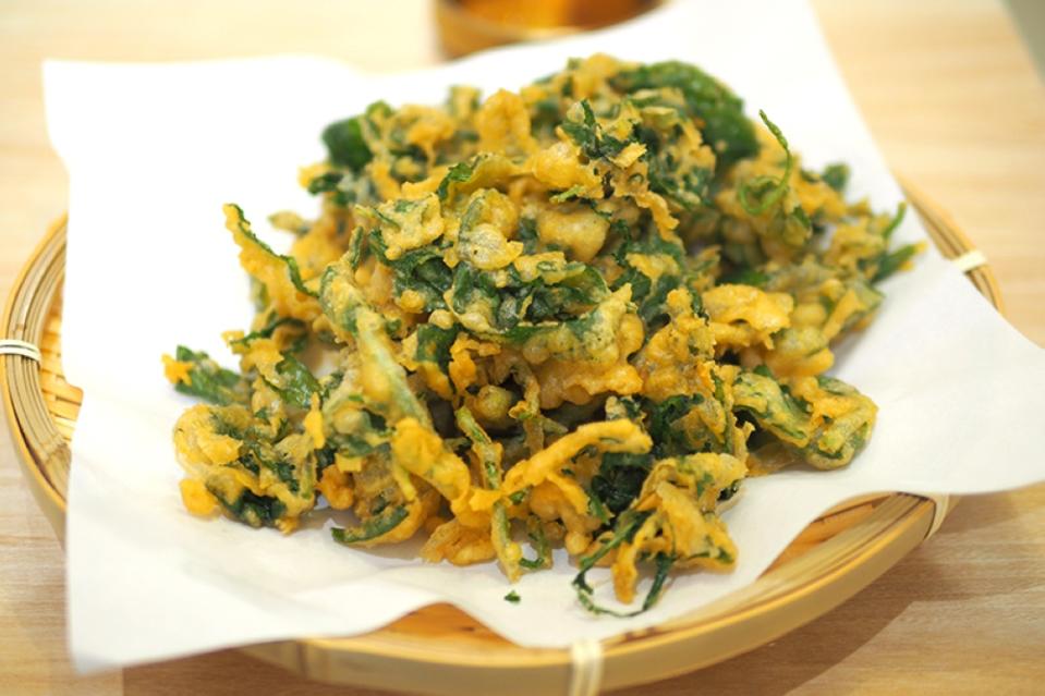 'Kangkung' fritters is addictive with that crunchy batter coating the vegetables