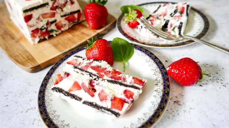 sliced strawberry icebox cake