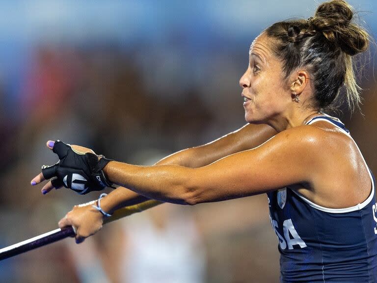 Rocío Sánchez Moccia, la abanderada de la delegación argentina en París 2024, es la capitana y voz de mando de las Leonas