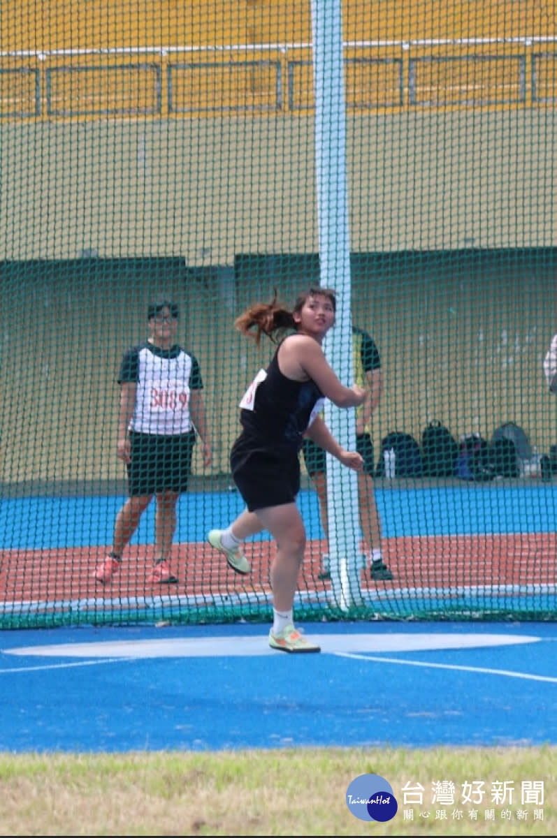 伸港鄉曾芷葳選手以39公尺75打破社會女子鐵餅39公尺41的大會紀錄。圖／彰化縣政府提供