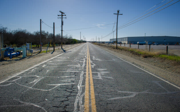 Road P runs past the future Amazon Delivery Station. (Photo by <a href="http://www.chriskaufman.com/" rel="nofollow noopener" target="_blank" data-ylk="slk:Chris Kaufman;elm:context_link;itc:0;sec:content-canvas" class="link ">Chris Kaufman</a> for GeekWire.)