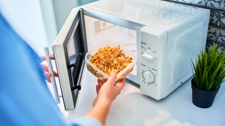 reheating leftovers in a microwave