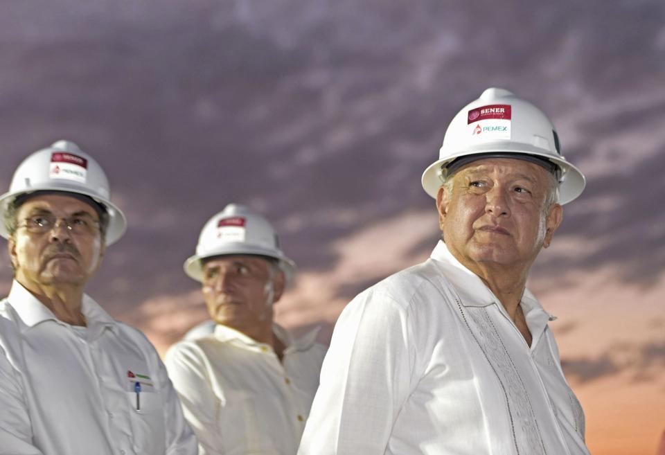 Andrés Manuel López Obrador, Presidente Constitucional de los Estados Unidos Mexicanos en recorrido en el área de la nueva refinería Dos Bocas. Lo acompañan Rocío Nahle García, Secretaria de Energía; Octavio Romero Oropeza, Director de PEMEX y Adán Augusto López Hernández, Gobernador de Tabasco. FOTO: PRESIDENCIA /CUARTOSCURO.COM